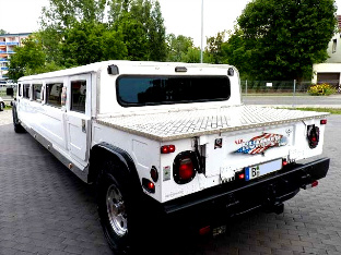 Hummer H1 Megalimo in Berlin